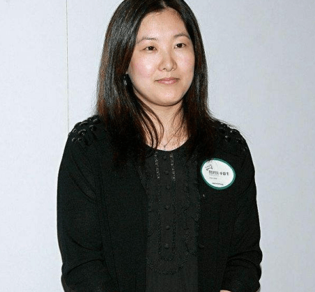 原创伏明霞14岁一战成名23岁巅峰退役谈父女恋5年生3胎值得吗