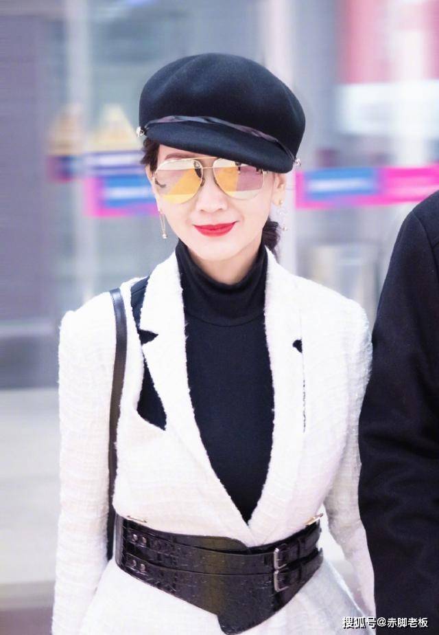 配饰 65岁赵雅芝风采依旧，跟她学这3个优雅小心机，老了也是女神