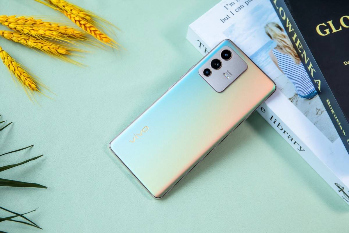 摄影情侣合照的秘密武器：用vivo S12 Pro轻松拍出氛围感大片