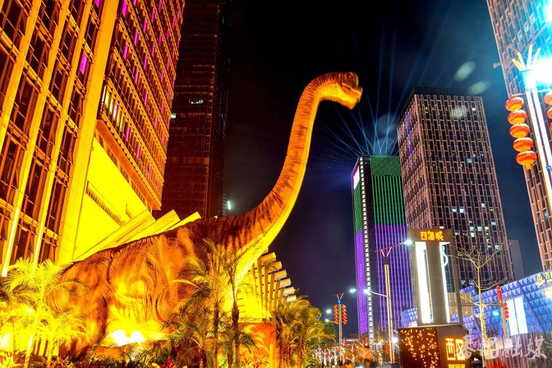 灯光璀璨五彩斑斓番禺万博商务区体验别样视觉盛宴