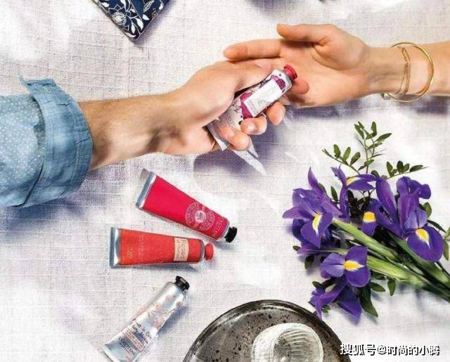 薄荷糖不管到了多大年纪，女人包里必备这10件小物，精致从细节开始