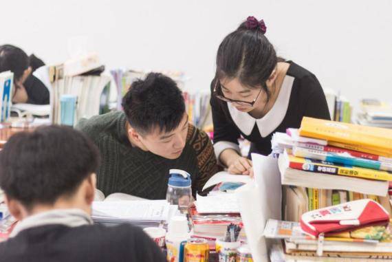 怎么进入大学生圈子 e7f600477aa34d0f97d43be2a2fa42c2.jpeg