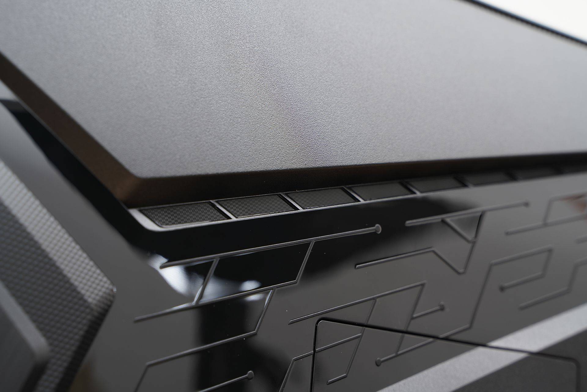 妥妥的游戏外挂 微星MAG274QRF-QD电竞显示器开箱体验