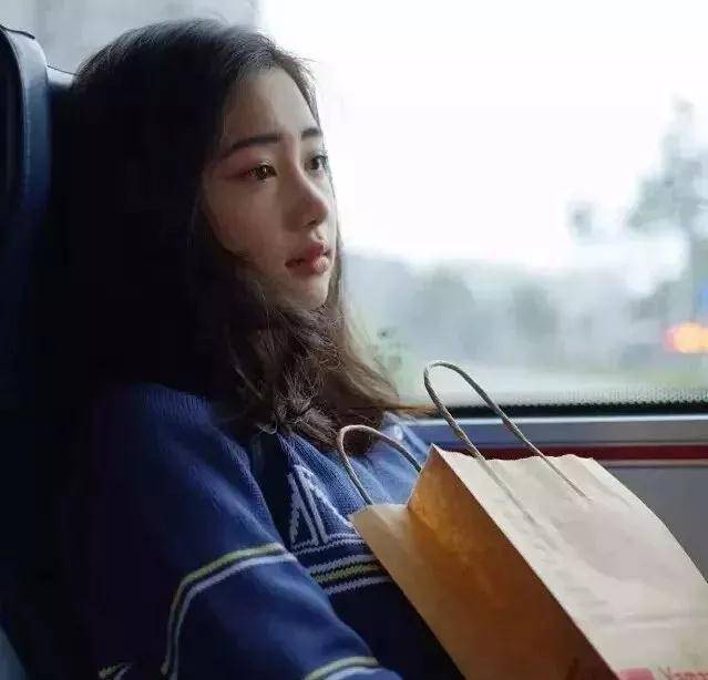 曲线林依晨现在这个认不出的脸，代表了可爱风妹子衰老后的普遍样子？