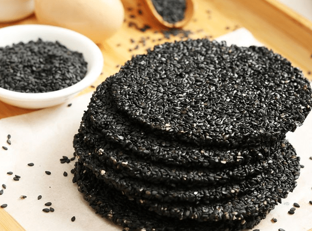 因为|春节将至，这5种小零食赶快囤起来，好吃又营养，全家人都可以吃