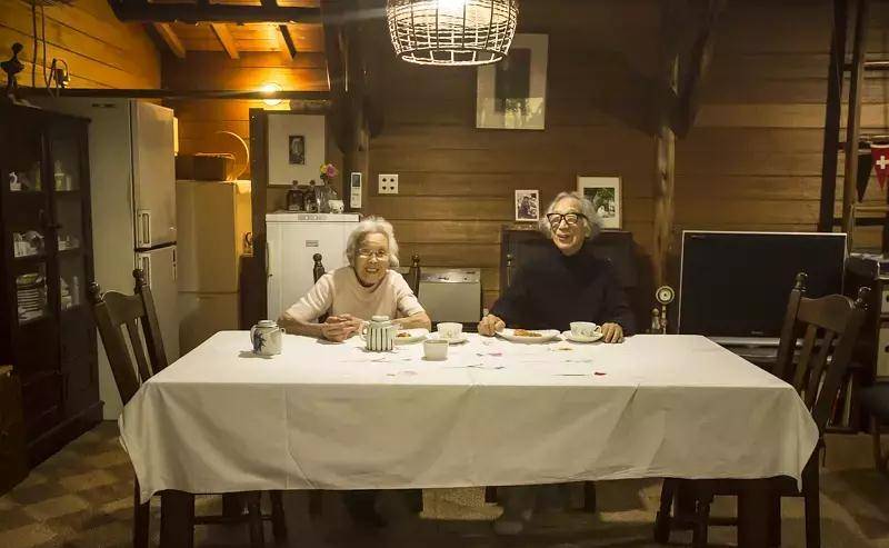 生活|豆瓣9.6高分纪录片!探秘177岁夫妇的隐居幸福婚姻|《人生果实》