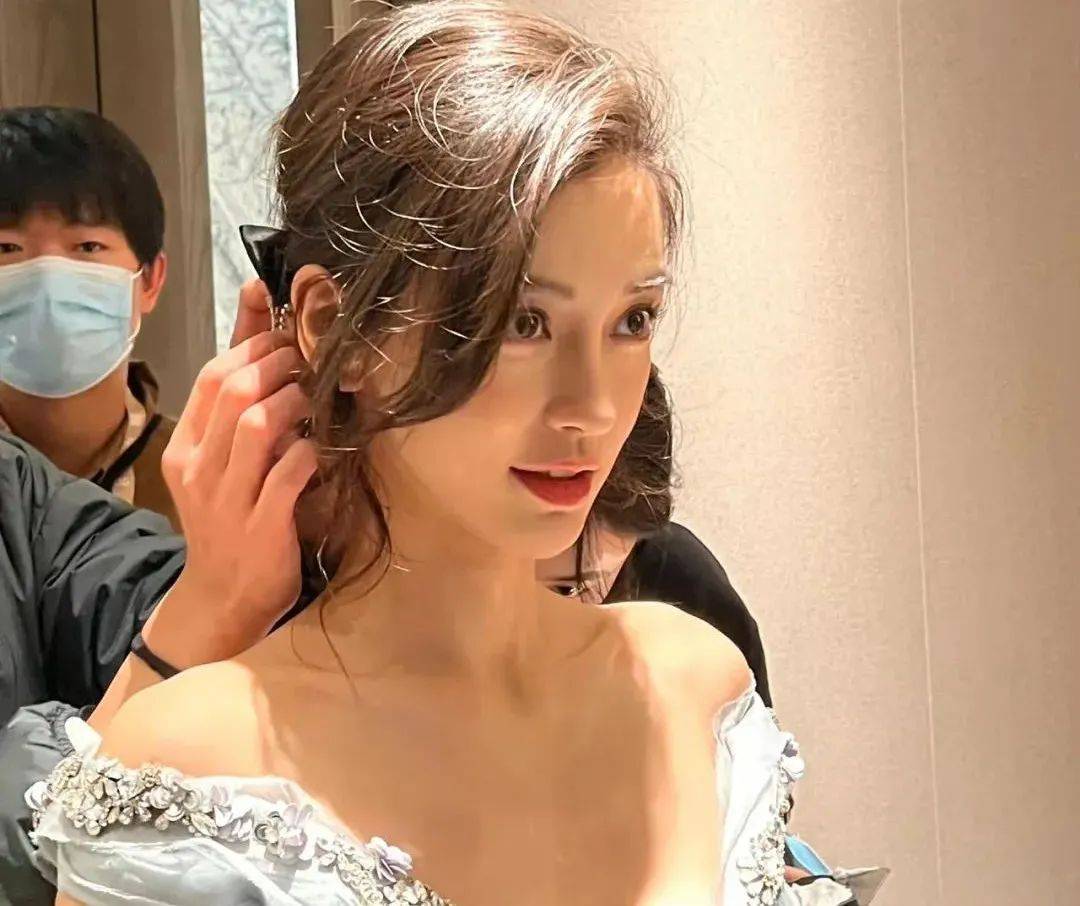 因为当淡颜女神遇上浓颜美人,谁更美?7组女星对比强烈