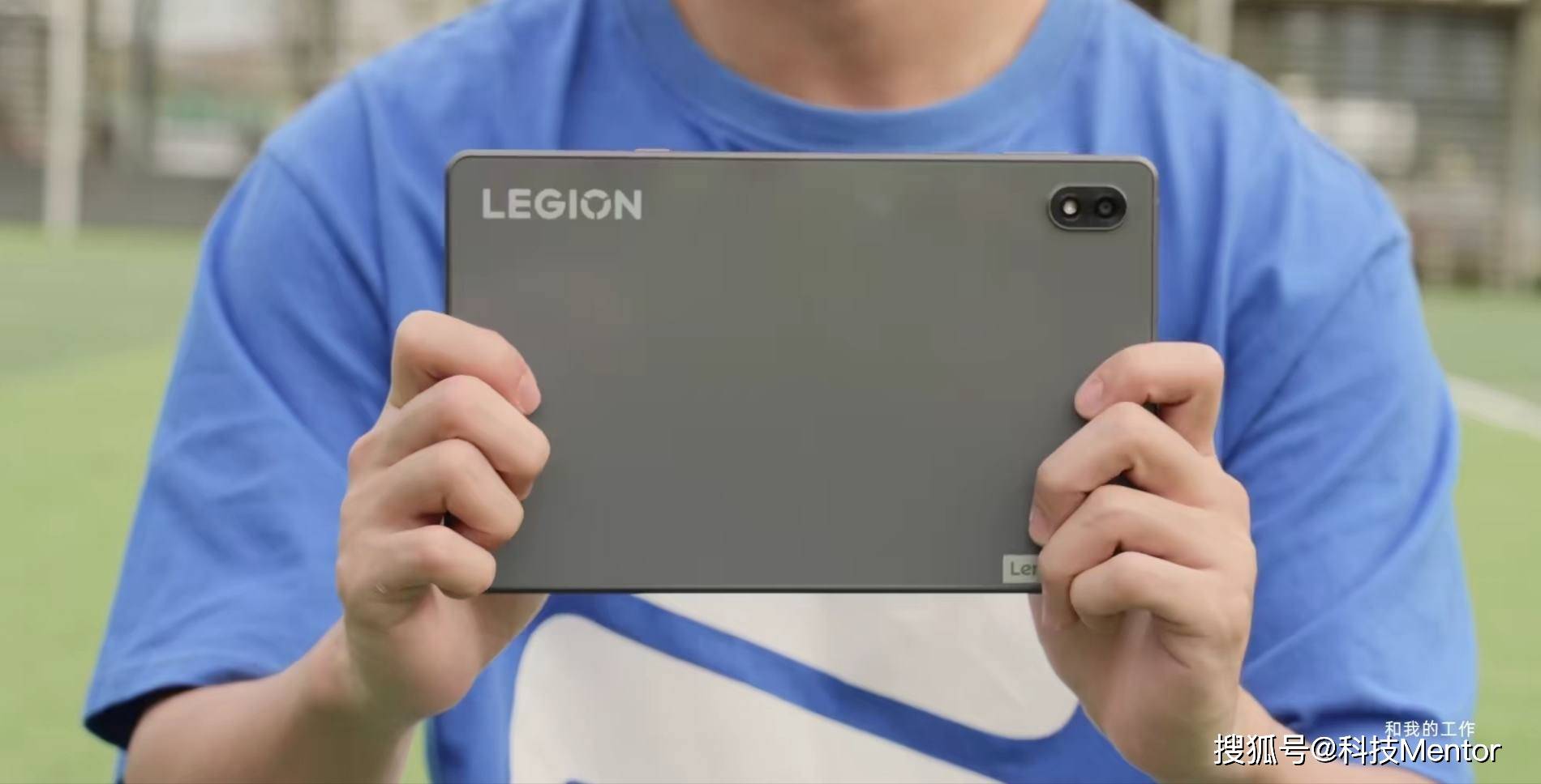 8英寸的lcd屏幕,该屏幕的分辨率为2.