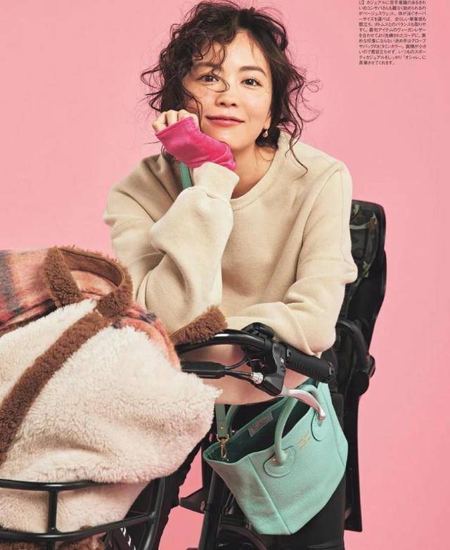 原创45岁过后的女人建议多穿这几种高级颜色显年轻又气质