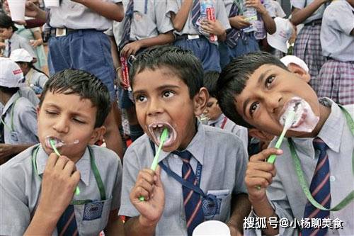 因为|早起是先吃早餐再刷牙，还是刷完牙再吃早餐？文章解释得很明白