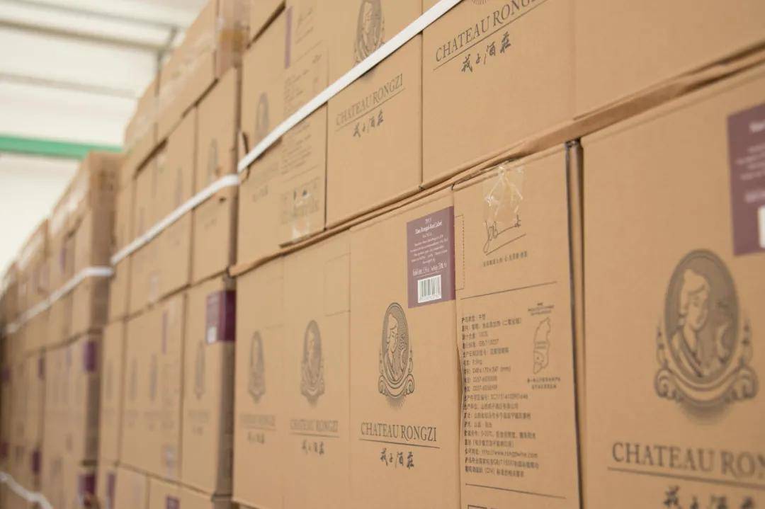 产品|戎子酒庄出口加拿大小戎子红标干红葡萄酒整装待发！