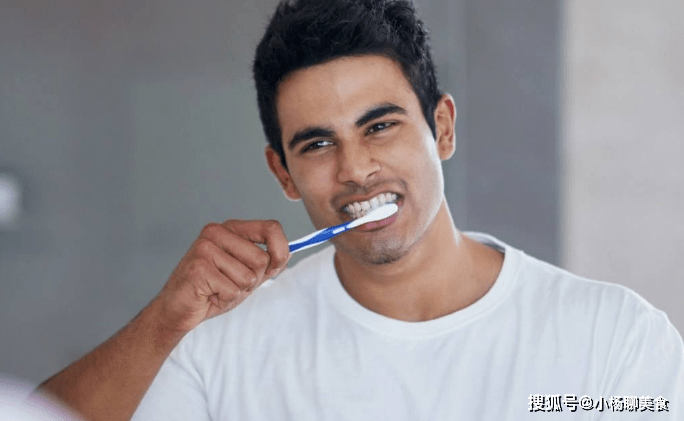 因为|早起是先吃早餐再刷牙，还是刷完牙再吃早餐？文章解释得很明白