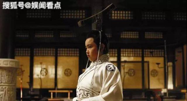 剑眉陈红的两个儿子颜值相差太大，网友：全是陈凯歌的锅
