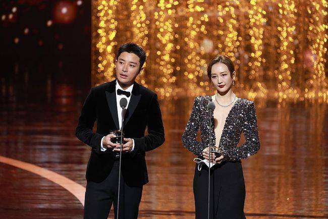 王鸥 王鸥长相气质都有古典美，穿开叉裙越大气越好看