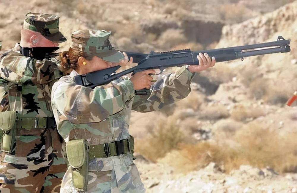 太霸道了!伯奈利-m1014战斗霰弹枪有多强,它还可以全天候使用