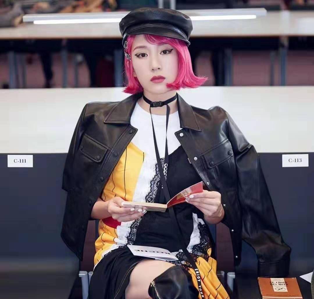 角色34岁李念“少女感十足”,粉嫩裙装演绎人面桃花，百变造型随意切换
