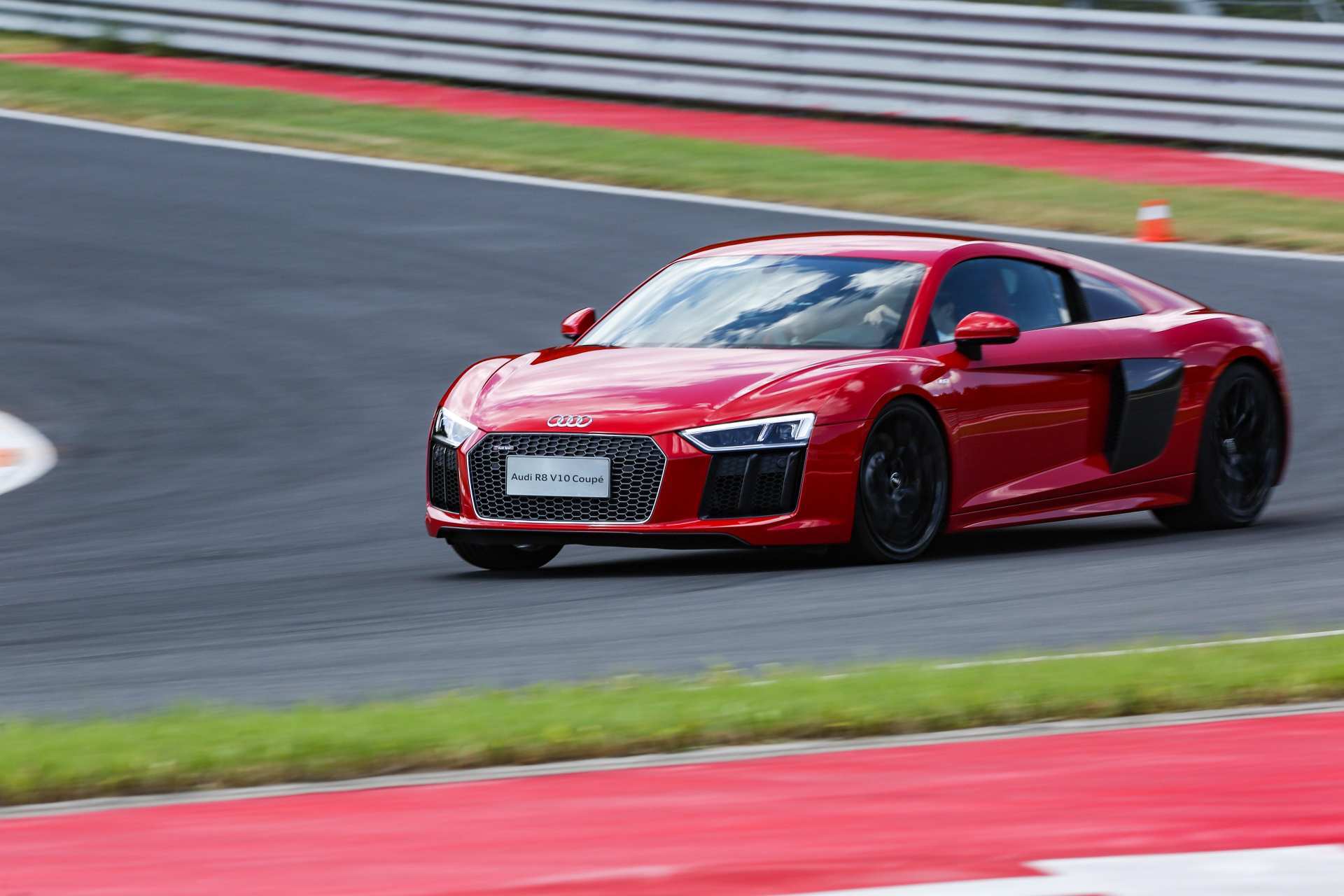 原创新奥迪r8v1031秒破百620马力中置四驱赛车dna豪华跑车