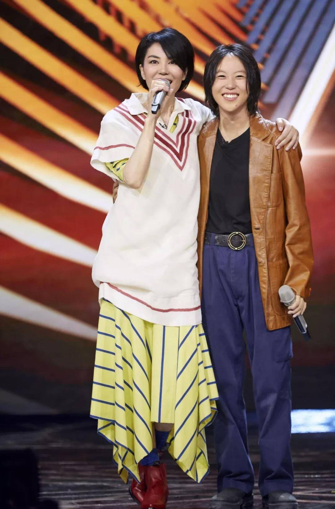 滑有 50岁的王菲活的像个青春期少女！许晴 刘嘉玲更是“浪”出天际