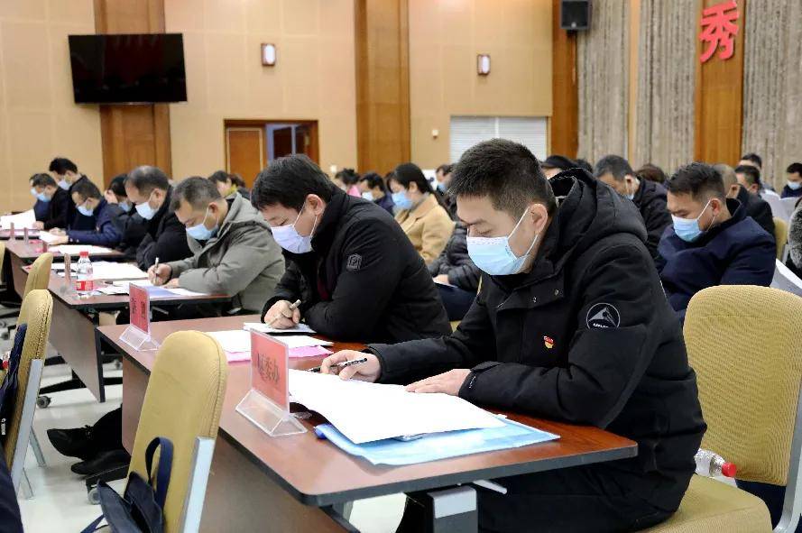 秀峰区委书记余捷出席会议并讲话.