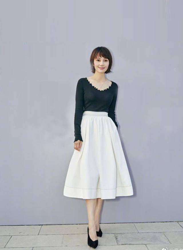 奔五的女人放弃超短裙紧身裤吧,学袁泉这样穿,优雅高级有气质_look