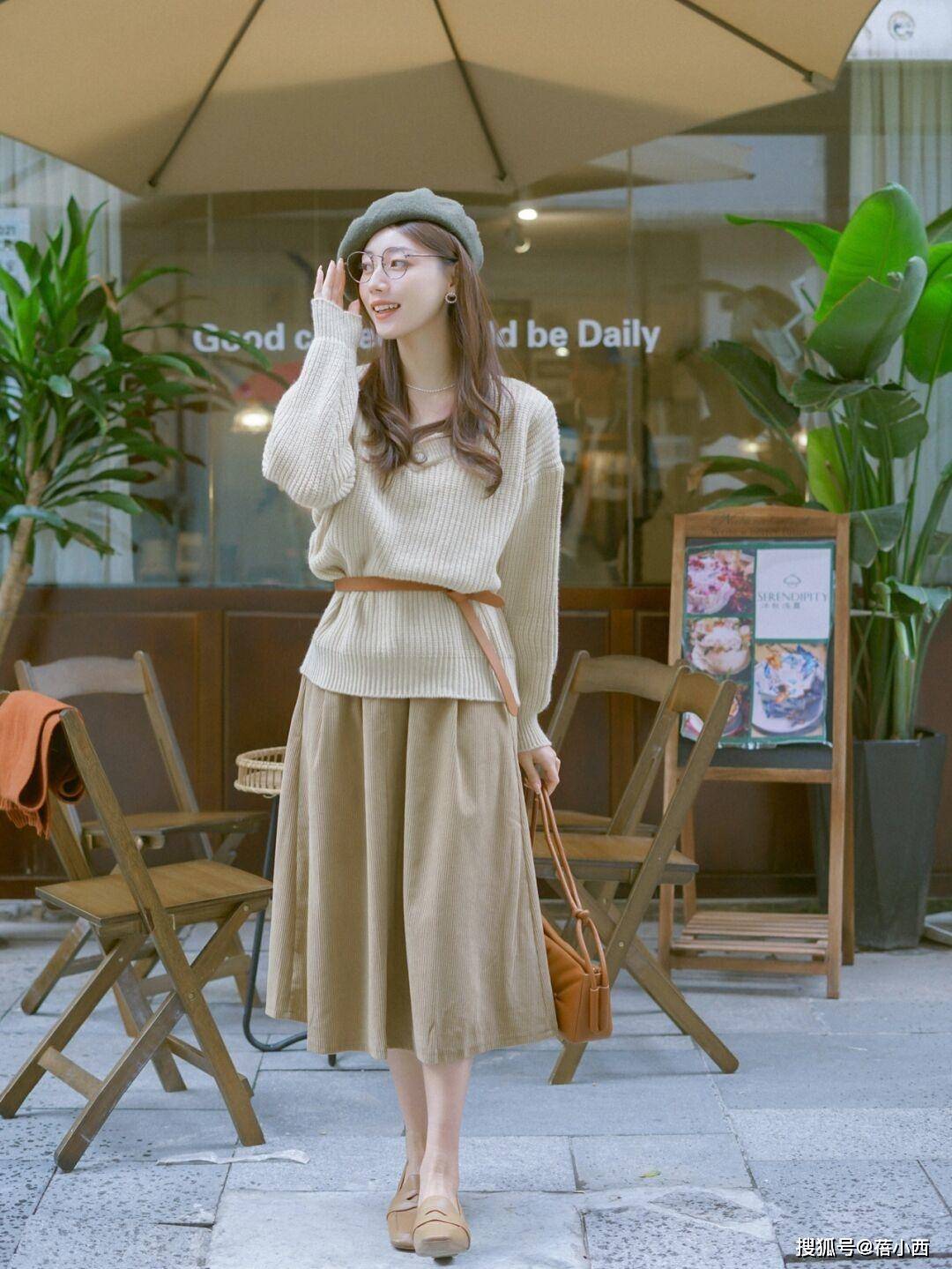 颜色 单穿“毛衣”太单调乏味?试试这些博主的穿搭技巧,造型更有亮点