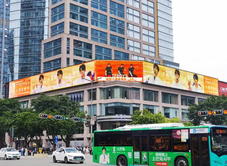 深圳户外led大屏广告深圳财富中心大厦福田cbd广告天赐传媒