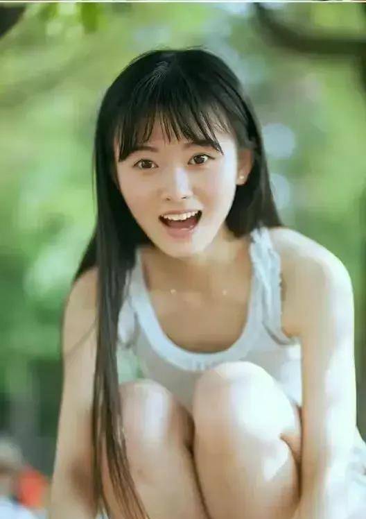 直角鞠婧祎罕见无刘海照曝光！用玻酸注射肩膀？为了美也太狠了