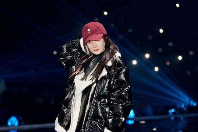 服装 如果穿腻了小黑裤、牛仔裤，那复古时髦的格纹裤了解一下！