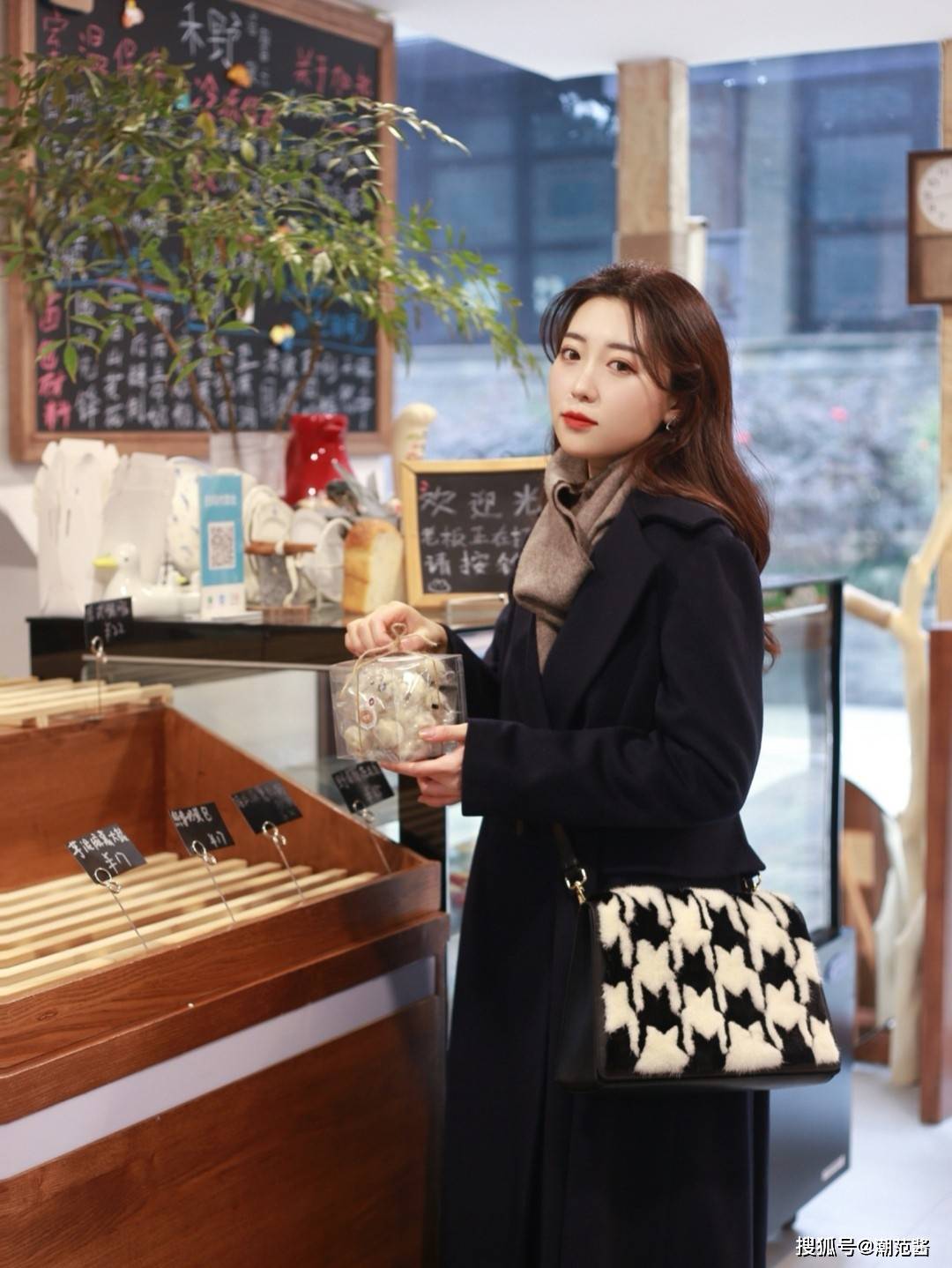 对比 挑战不重样搭配，这个春天也要做精致女孩，尝试高级叠穿搭配