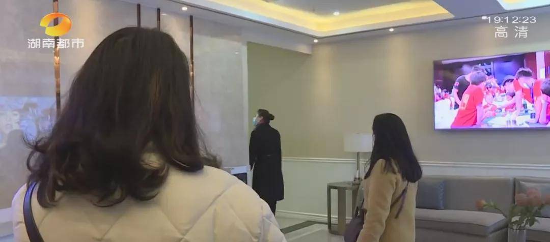 维权长沙一女子花5000元祛斑后懊恼被“毁容”,工作人员:正常现象