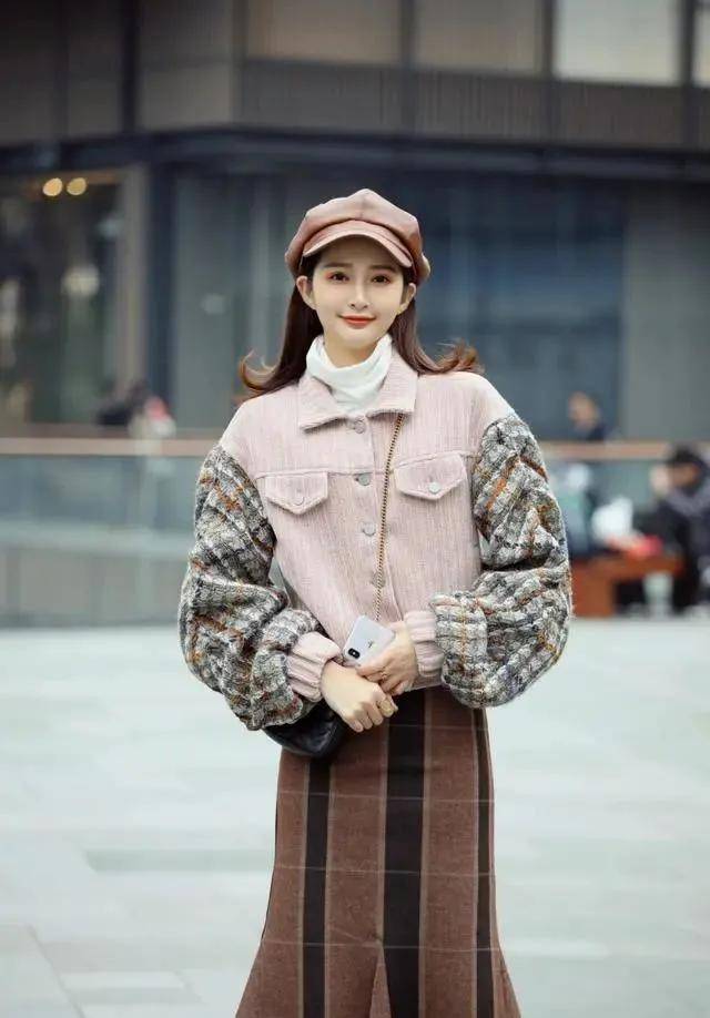 会穿短外套的女人怎么搭配都显高不信来看这些潮人的穿搭