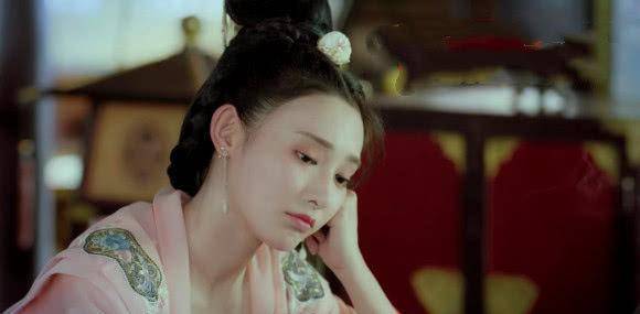 原创古装女星托腮杨幂活泼赵露思呆萌那么谁才是你心中最美人选