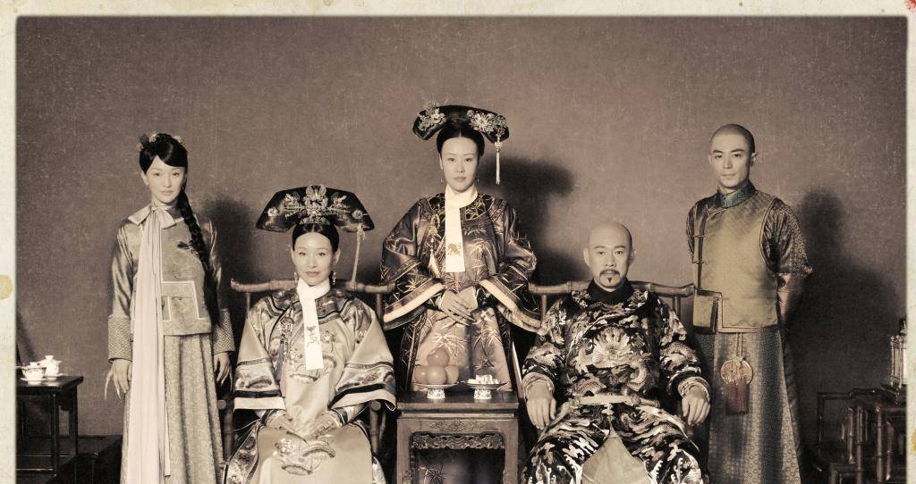 乾隆去世后,嘉庆皇帝是如何对待他50多个妃子的?