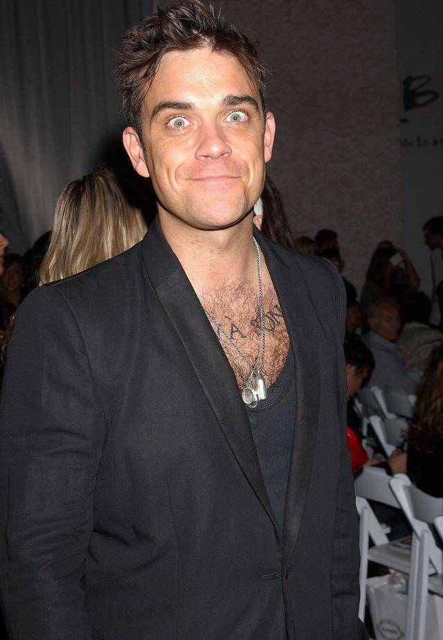 45岁过气歌手自荐真人秀为钱愿意野外吃虫网友不想看这傻子