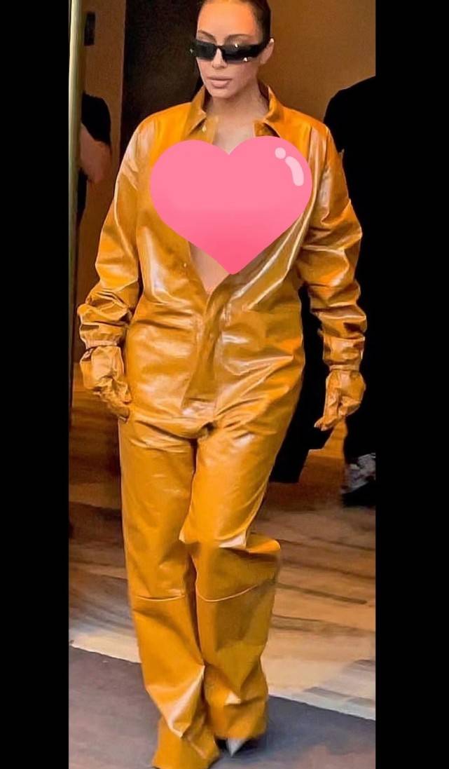 卡戴珊 坎爷前任与卡戴珊同台！柳烟橙皮衣+猫女妆超吸睛，身材比金姐好