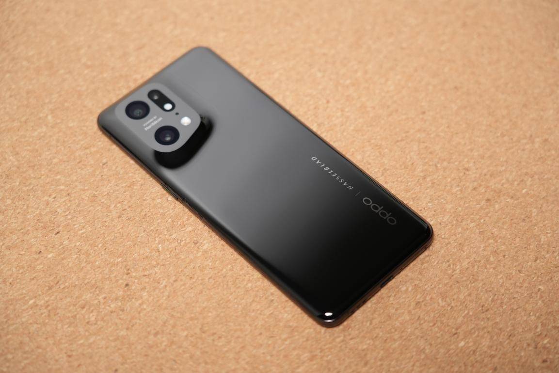 该机|OPPO Find X5 Pro评测：跟一加10 Pro有什么不同？