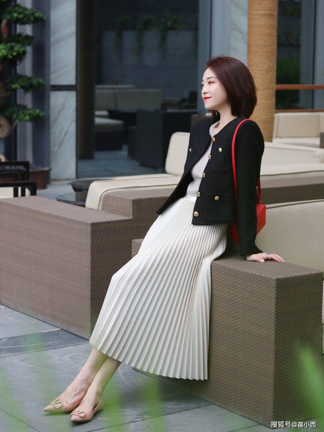 颜色 春天高级感小香风外套搭配长啥样?学会这些造型,赢得体面优雅