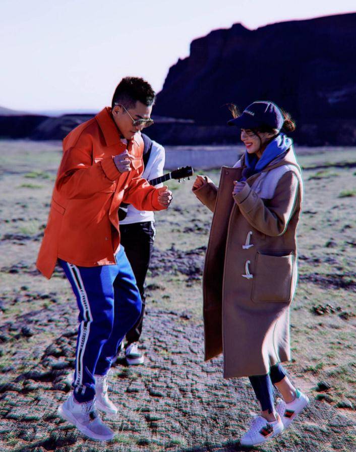 曾与多位一线男星传恋情,如今与神秘男子牵手逛街_李菲儿_金希澈_节目