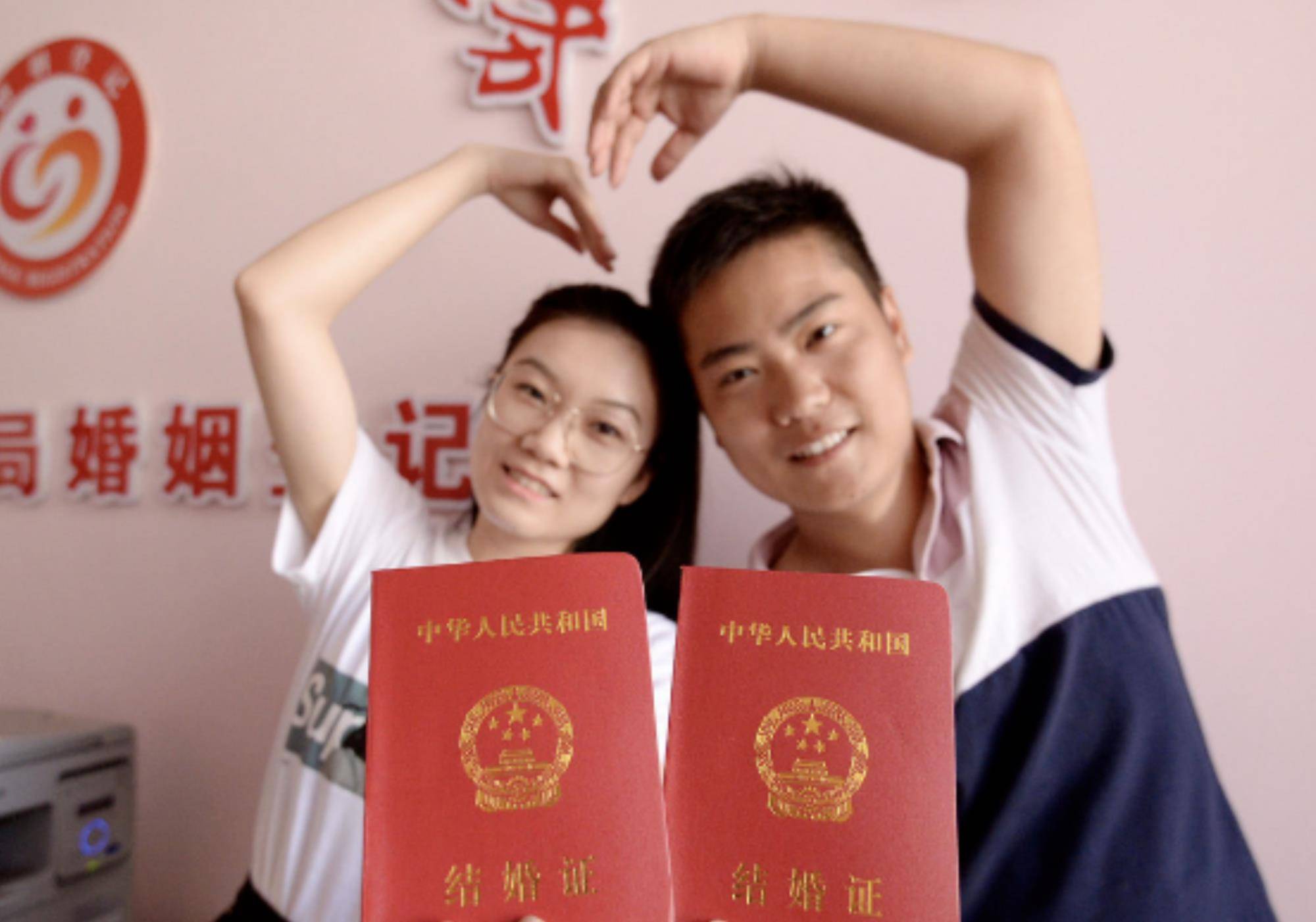 挂名夫妻 来自搜狐网