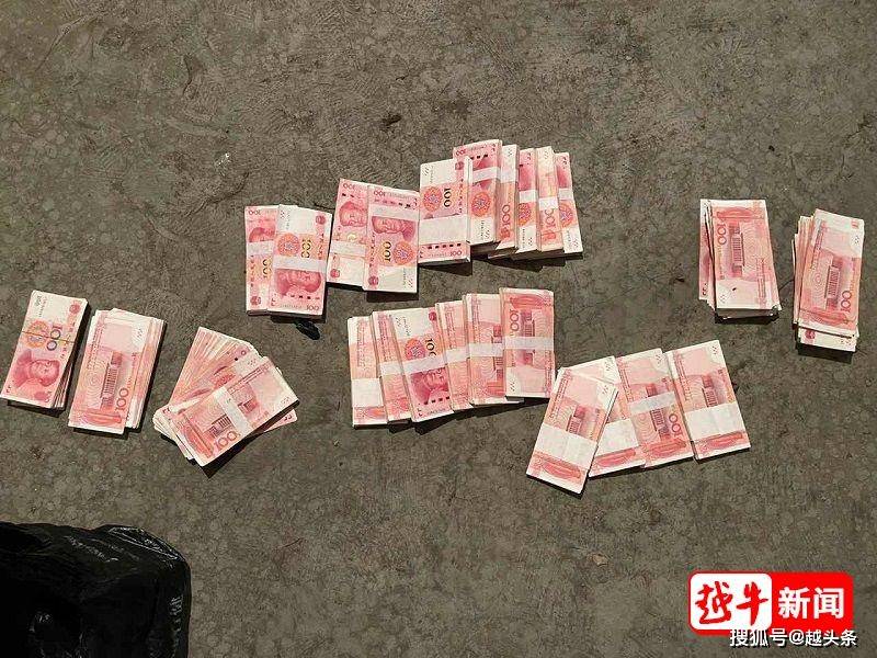 据报案人称,他在一款名为"2255游戏"平台中陆续充值了近80万的人民币