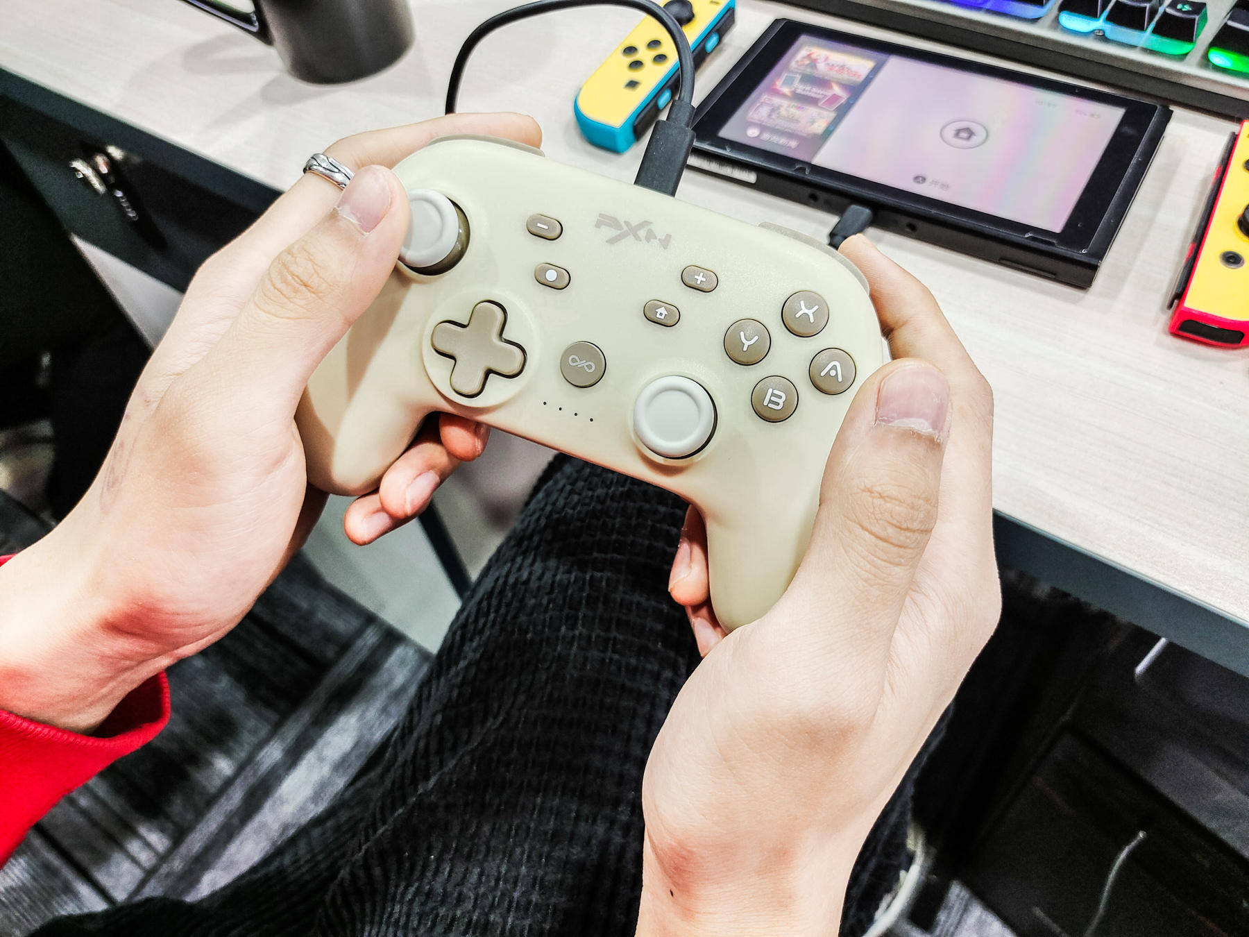 莱仕达游戏手柄，陪你度过不一样的假期，伴你经历每一段奇遇