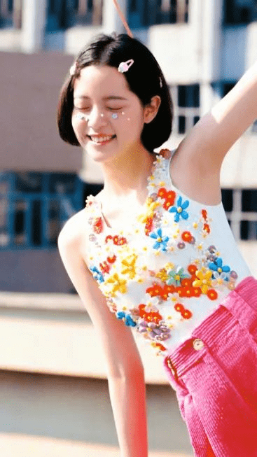 发型那些剪了短发的女明星们，为什么都留不长了？