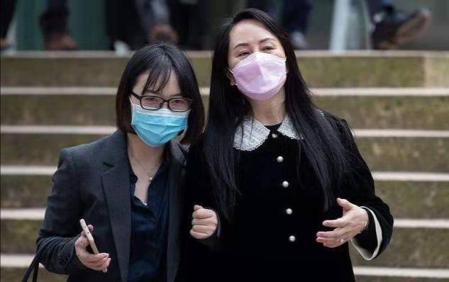 发型 孟晚舟终于换掉中分发型，剪刘海更显年轻态，穿娃娃领好有少女感