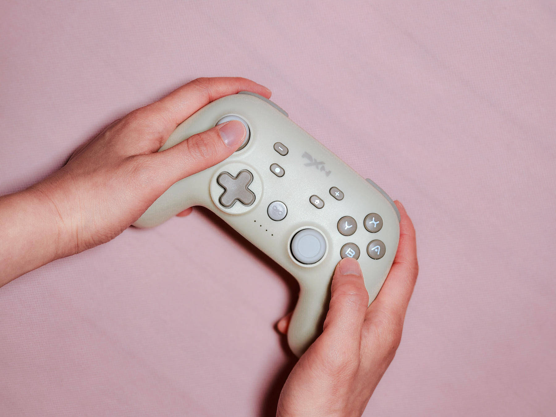 莱仕达游戏手柄，陪你度过不一样的假期，伴你经历每一段奇遇