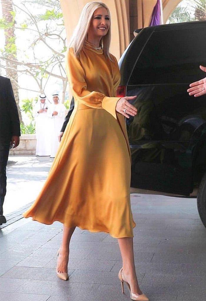 伊万卡的沙漏身材真绝一袭长裙配红腰带这蚂蚁腰太惊艳