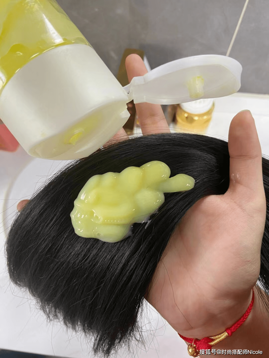 Nicole最近流行的倒叙洗头法：先涂护发素，再洗头，效果到底咋样？