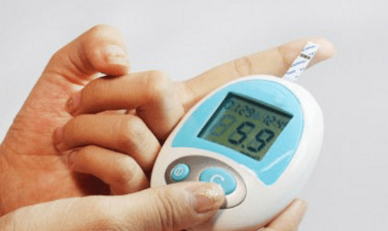 厦门地铁女孩突然倒地低血糖的7个因素3个症状早知道早受益