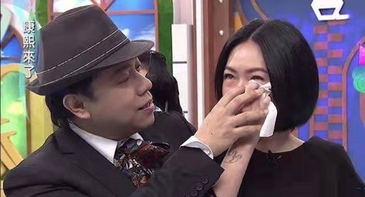 蔡康永上小s节目满脸沧桑发福撞脸赵忠祥二人同框尬聊太心酸