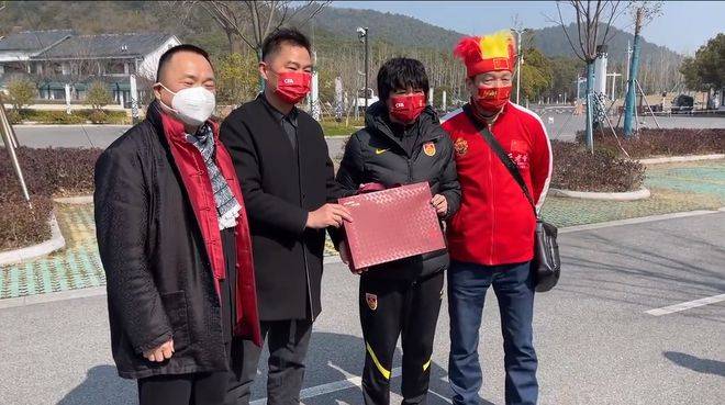 中國女足獲贈宋錦國旗及定做服飾 5月重返蘇州備戰亞運會