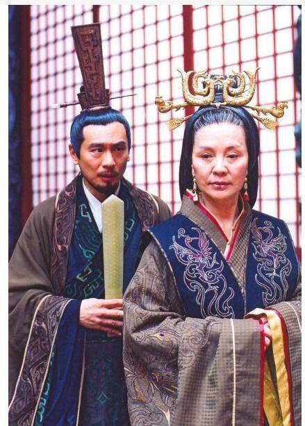 "乃罢逐赵绾,王臧,而免丞相婴,太尉蚡,以柏至侯许昌为丞相,武强侯庄青